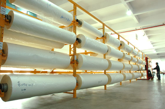 Film Laminasi Termal dengan Inti Kertas 1 inci atau 3 inci Warna Transparan dan Laminasi Termal yang Dioptimalkan untuk Laminasi Digital