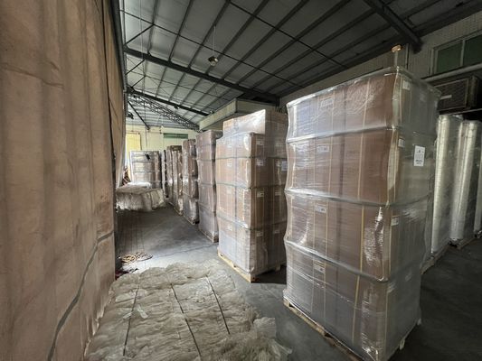 Film laminasi buku transparan dengan perawatan corona ganda atau tunggal Kompatibel dengan sebagian besar mesin laminasi dan pengolahan ekstrusi ganda