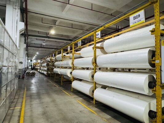 Film Laminasi Termal PET Kejernihan Tinggi Dengan Glossiness Lebih dari 90 derajat Dan Ketebalan 11-250 Mikron Untuk Laminator Termal