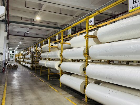 Film laminasi termal PET dengan ketahanan suhu hingga 130 °C 3 inci atau inti kertas kustom dan panjang 0-6000 meter