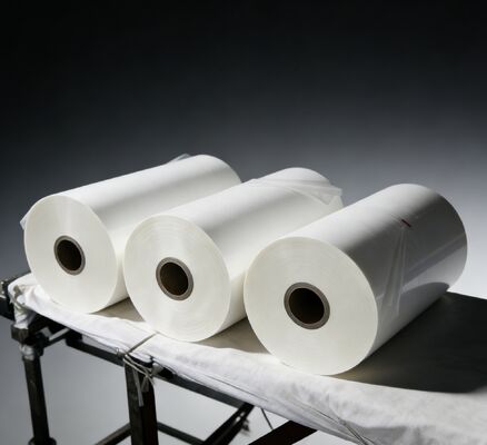 Film laminasi matte dengan ketebalan 17 hingga 45 mikron dan tekstur permukaan matte halus dengan perawatan corona sisi ganda