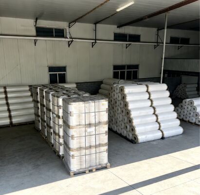 Film laminasi termal BOPP transparan dengan lem EVA dari Korea dan lebar 2200 mm untuk meningkatkan daya tahan kemasan