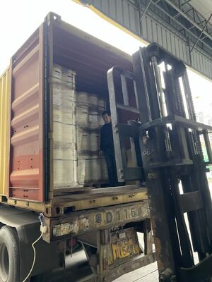 Film laminasi termal PET yang diaktifkan panas dengan tahan kelembaban dan kekerasan lunak untuk kemasan profesional