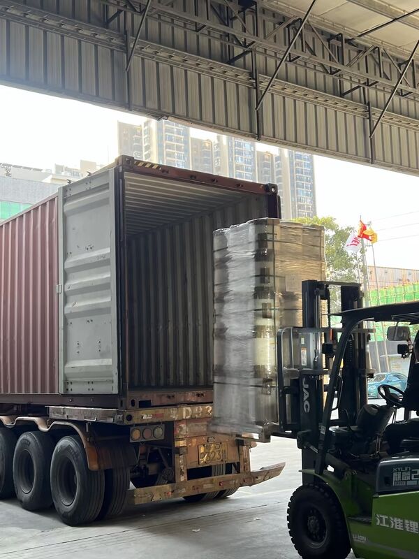 Roll film laminasi yang dirawat Corona ganda dengan lebar 100mm hingga 2200mm dan perekat termal kelas makanan