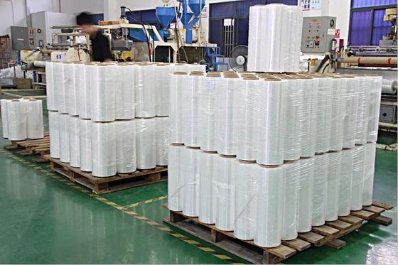LLDPE Stretch Film in Transparent and Black for Industrial Packaging with Linear Low-Density Polyethylene